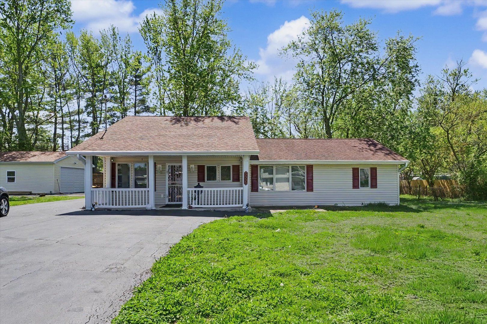 5555 Thrush Avenue — Decatur, IL 62521