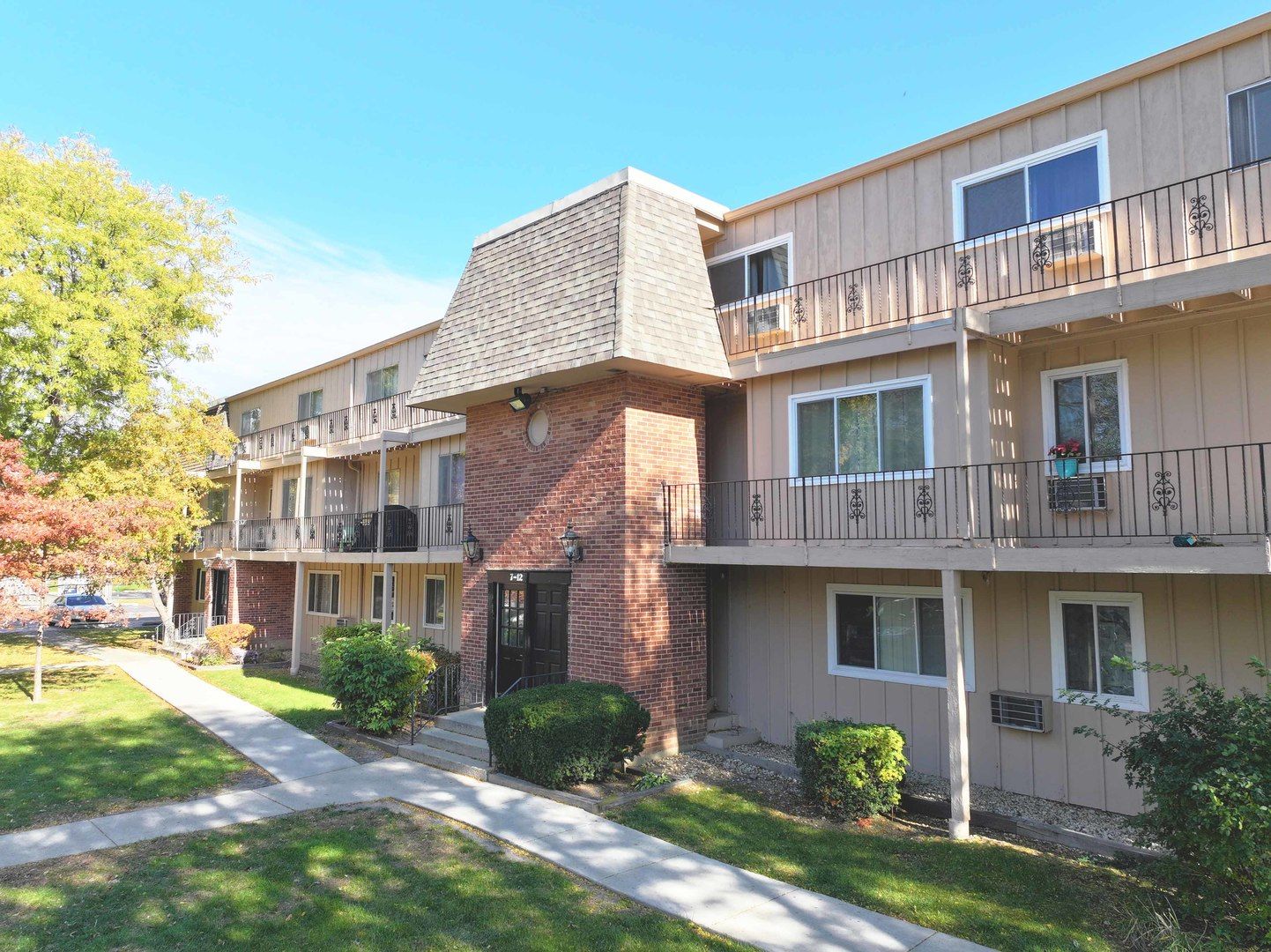 2504 Algonquin Road #17 — Rolling Meadows, IL 60008