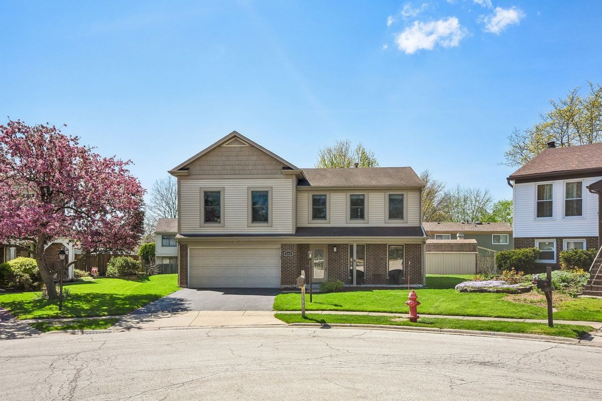 588 Kingston Court, Roselle, IL 60172