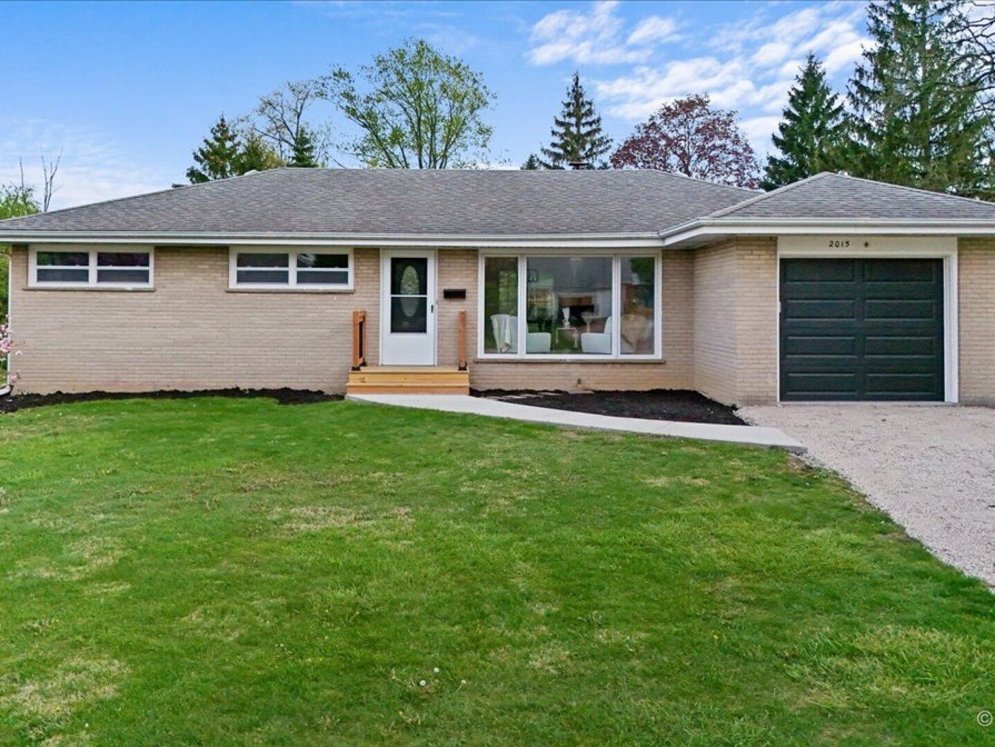 2015 Maplewood Road — Northbrook, IL 60062