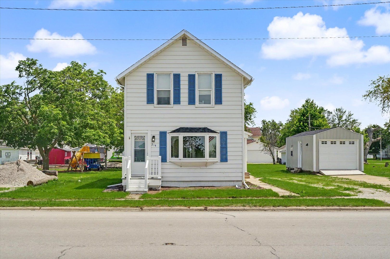 214 S Railroad Avenue — Buckley, IL 60918