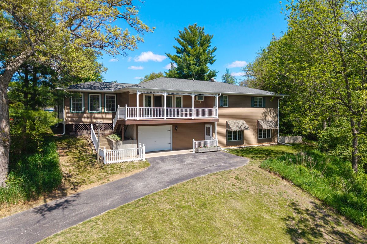 2660 252 Street, Dewitt, IA 52742