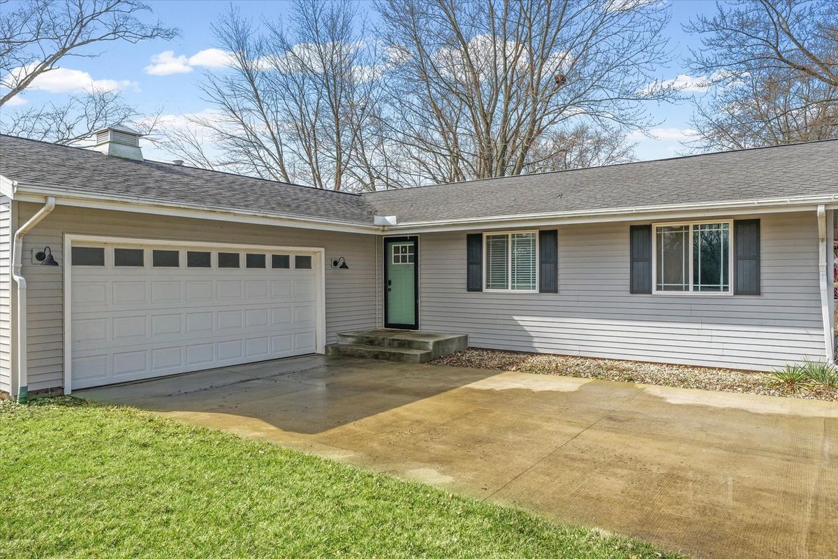 1432 Country Club Lane, Loda, IL 60948