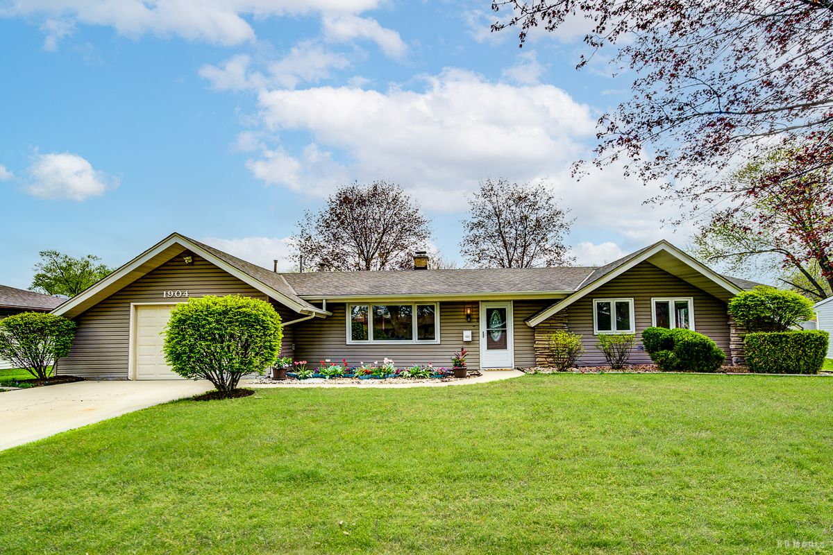 1904 Winston Lane, Schaumburg, IL 60193