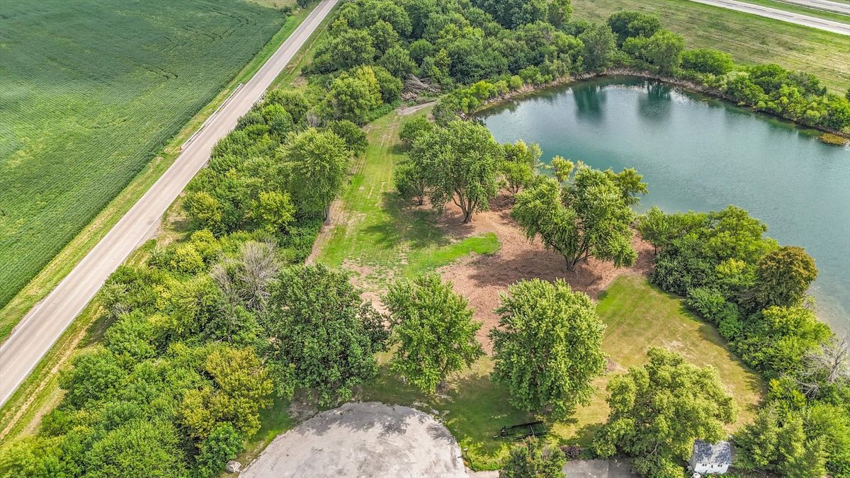 50 Moss Lake Drive, Farmer City, IL 61842
