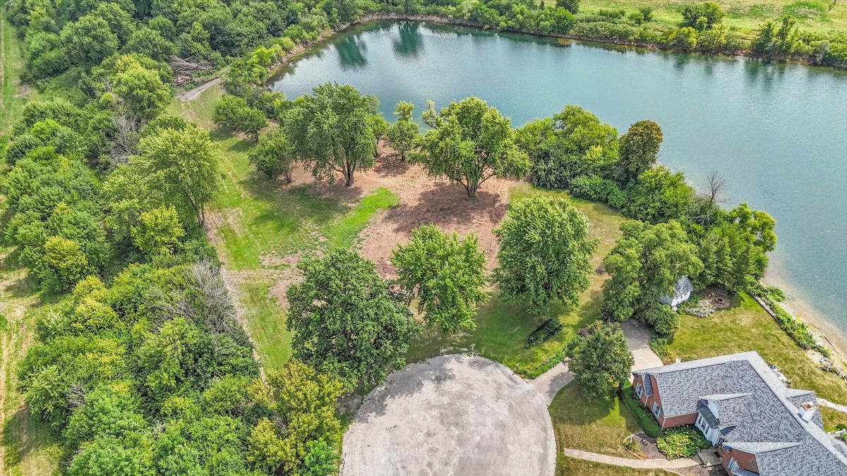 50 Moss Lake Drive, Farmer City, IL 61842