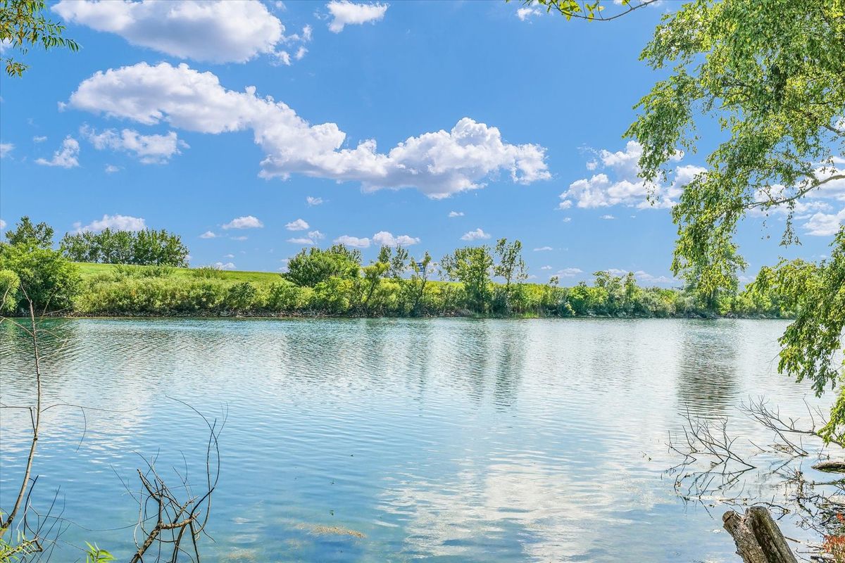 50 Moss Lake Drive, Farmer City, IL 61842