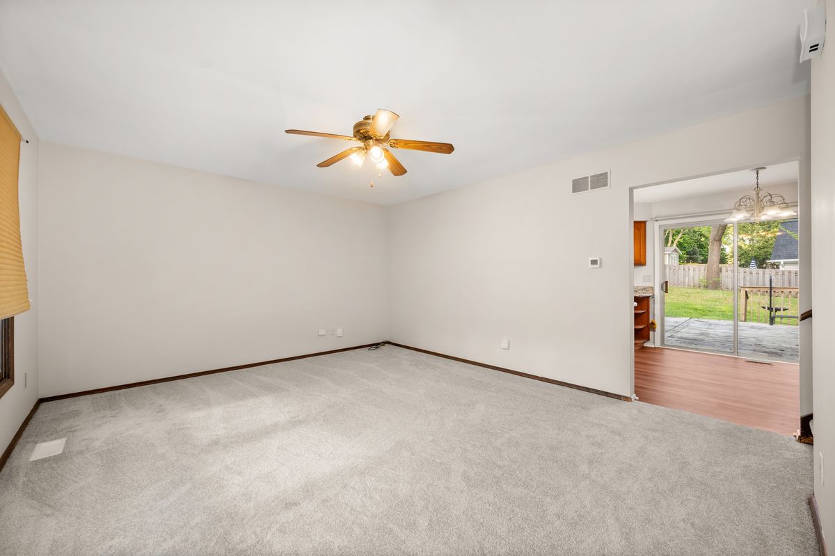 405 N Glengarry Drive, Geneva, IL 60134