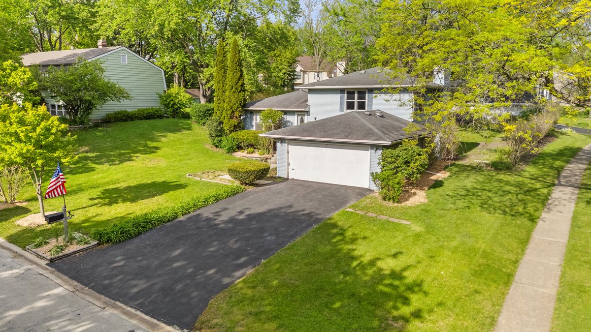 405 Glengarry Drive, Geneva, IL 60134