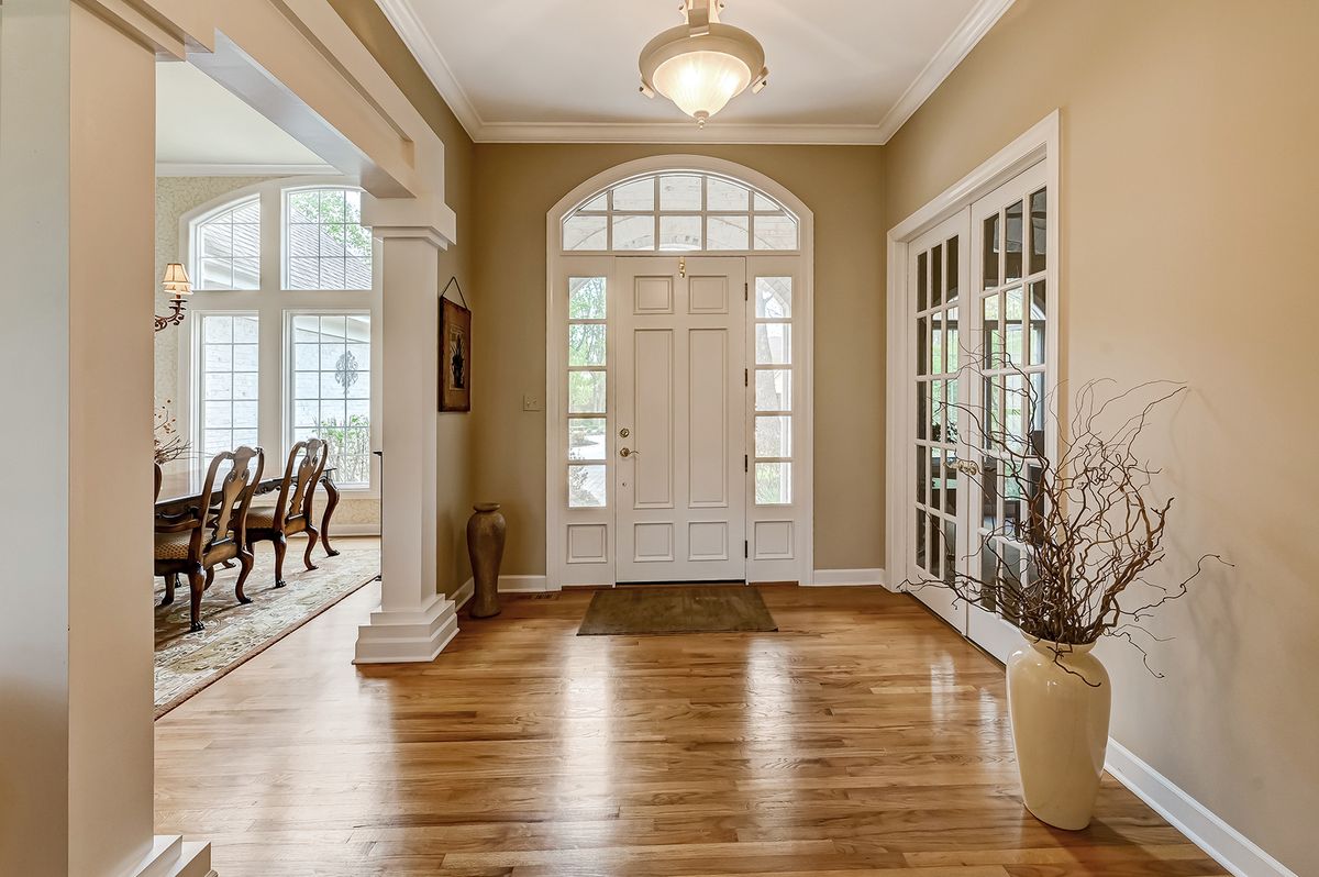 812 Stratford Court, Frankfort, IL 60423