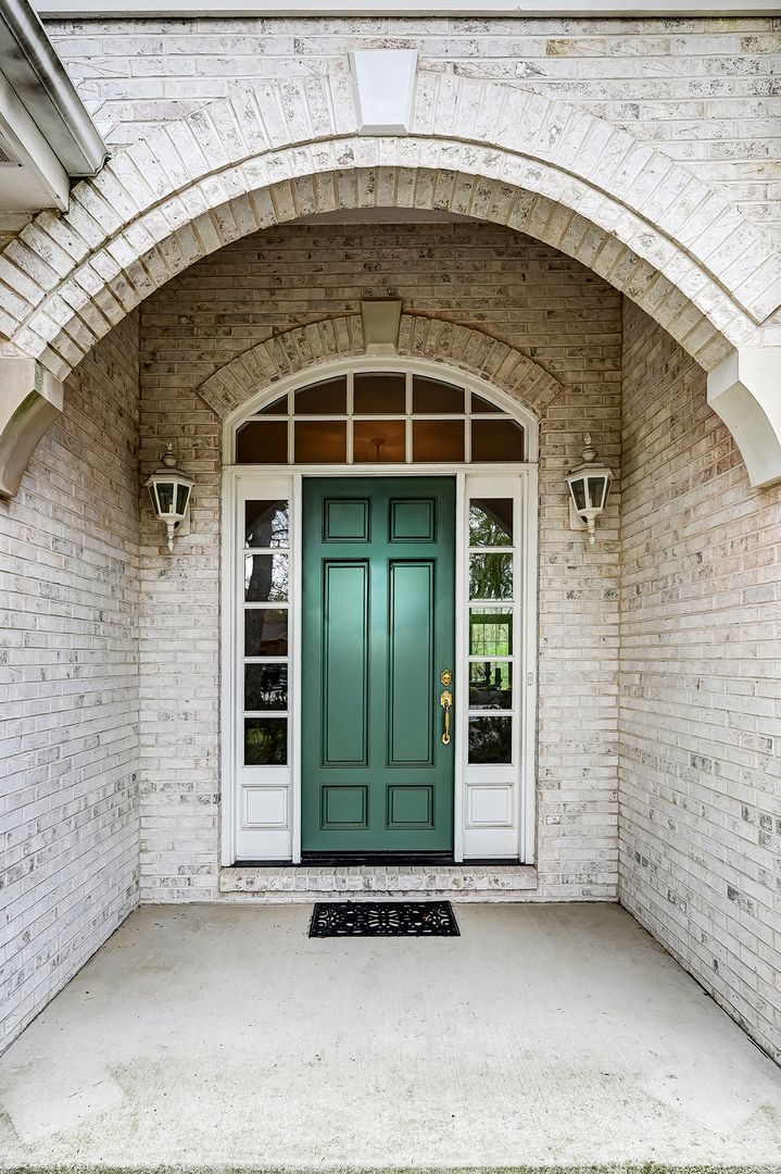 812 Stratford Court, Frankfort, IL 60423