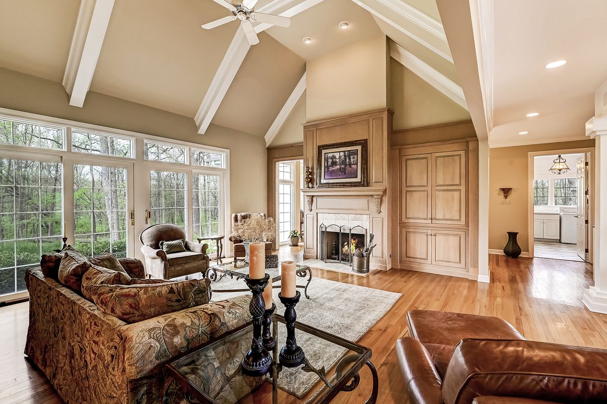812 Stratford Court, Frankfort, IL 60423