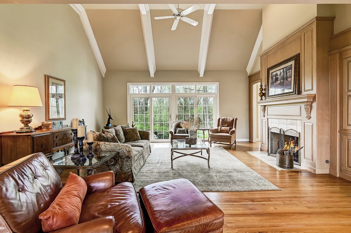 812 Stratford Court, Frankfort, IL 60423