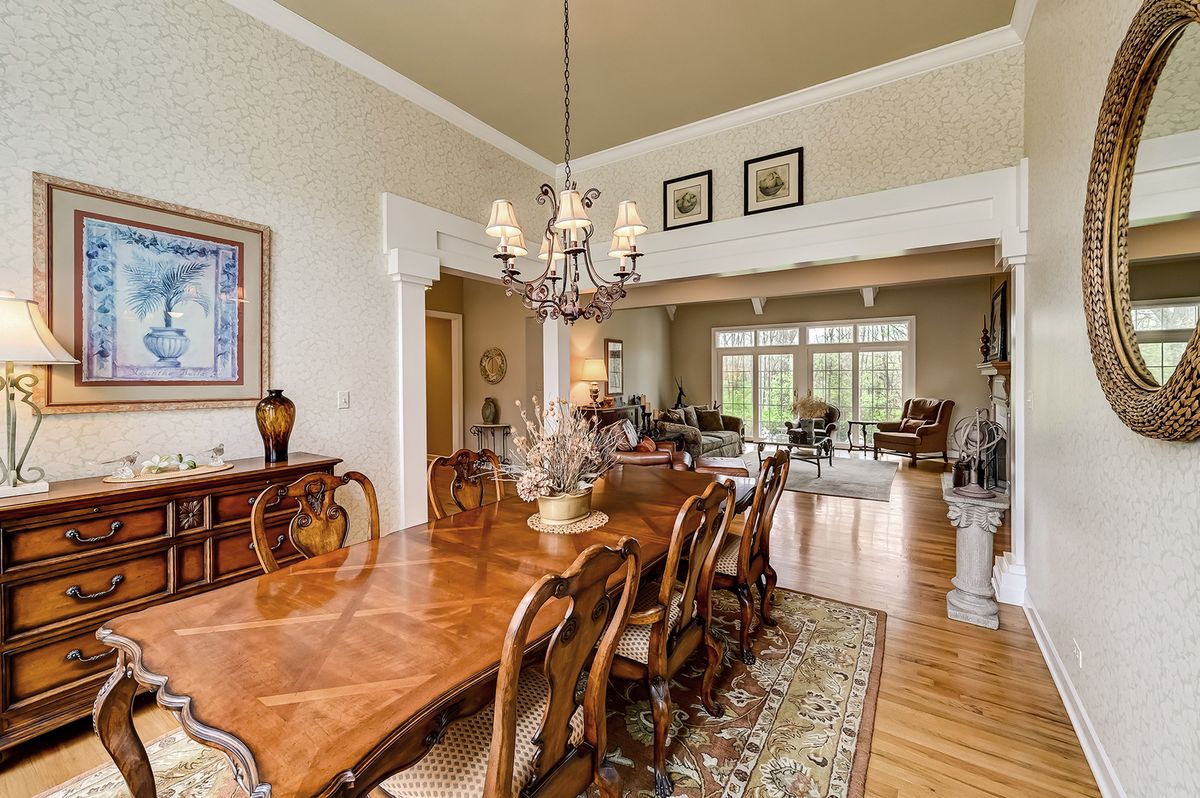 812 Stratford Court, Frankfort, IL 60423