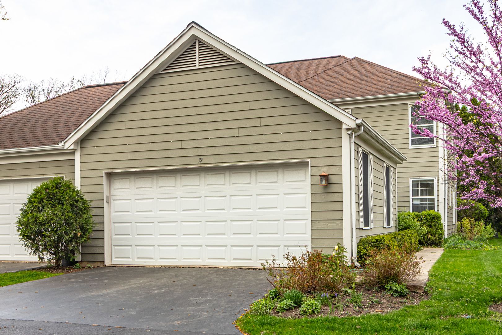 12 Sommerset Lane — Lincolnshire, IL 60069