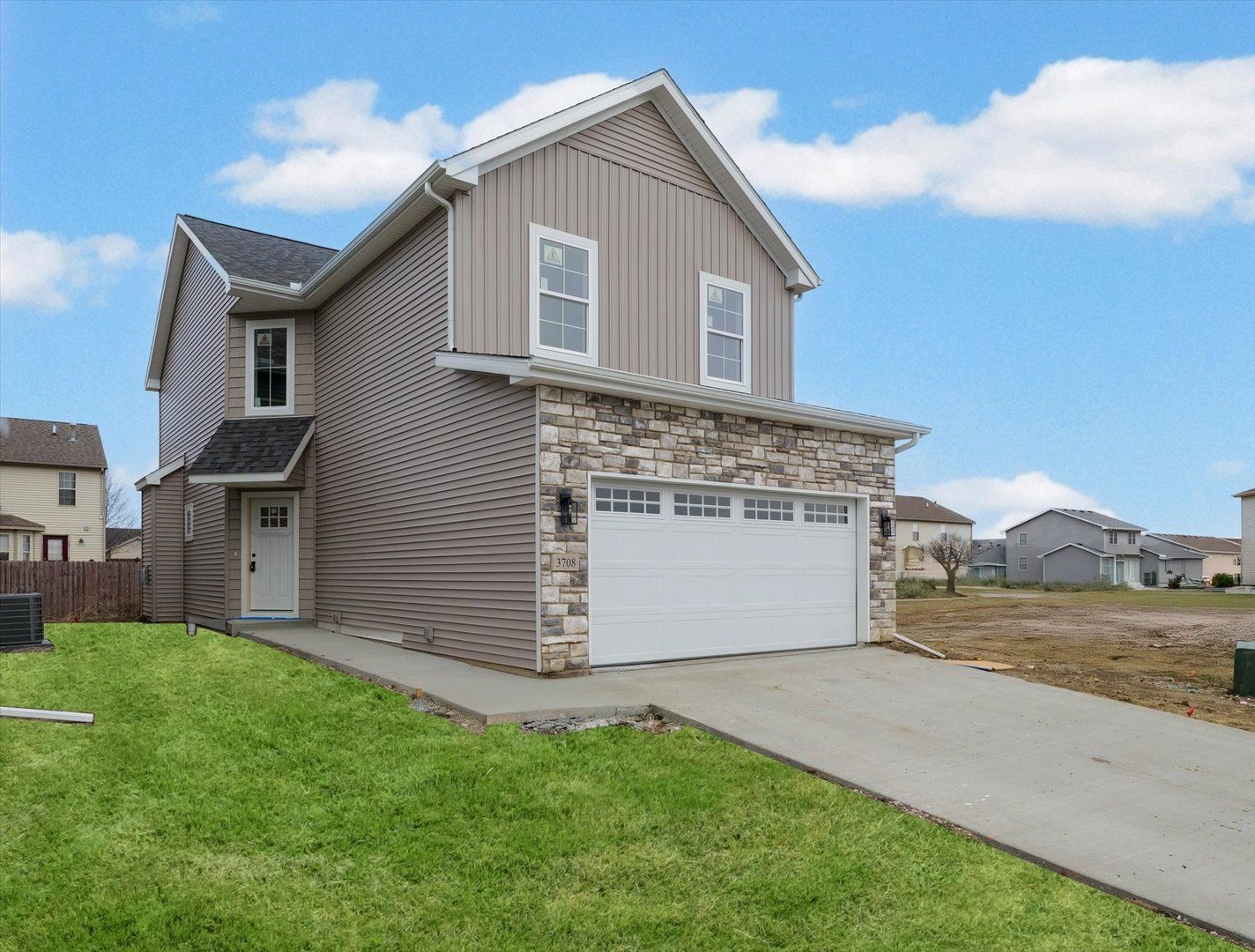3708 Lighthouse Pointe Point — Champaign, IL 61822