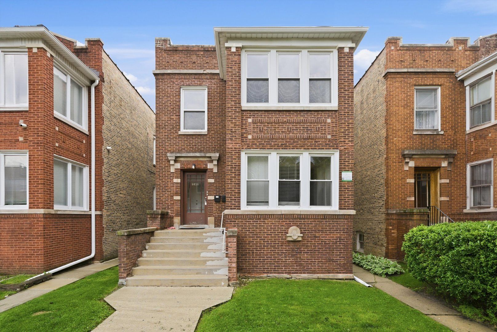 5039 W Cullom Avenue #1 — Chicago, IL 60641
