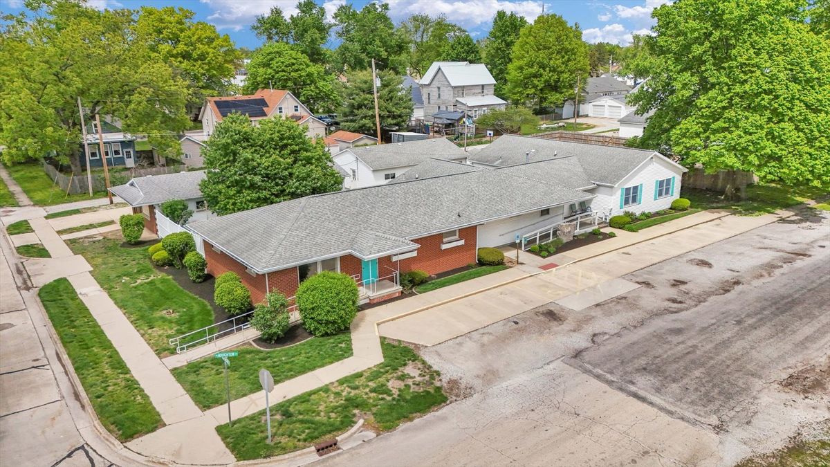 114 W Houghton Street, Tuscola, IL 61953