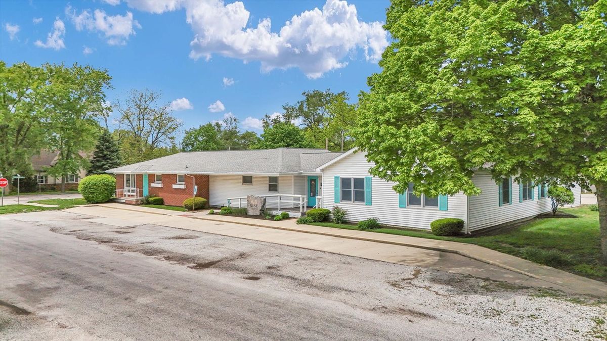 114 W Houghton Street, Tuscola, IL 61953
