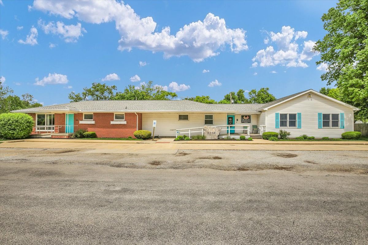 114 W Houghton Street, Tuscola, IL 61953