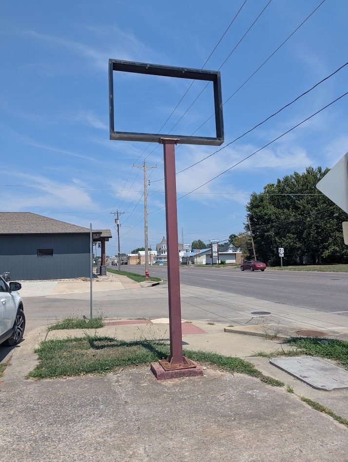 301 S Washington Street, Duquoin, IL 62832