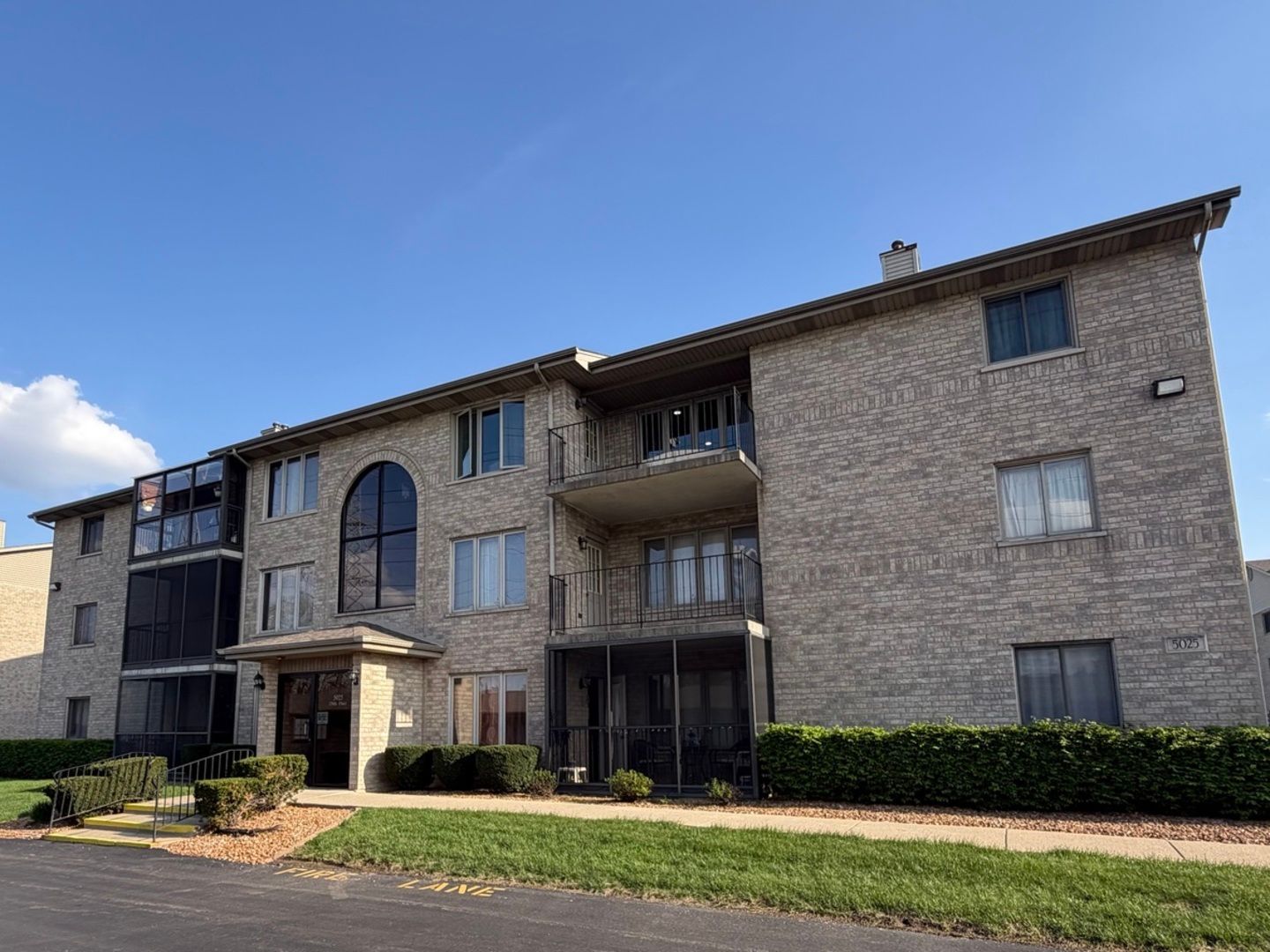 5025 139th Place #512 — Crestwood, IL 60418