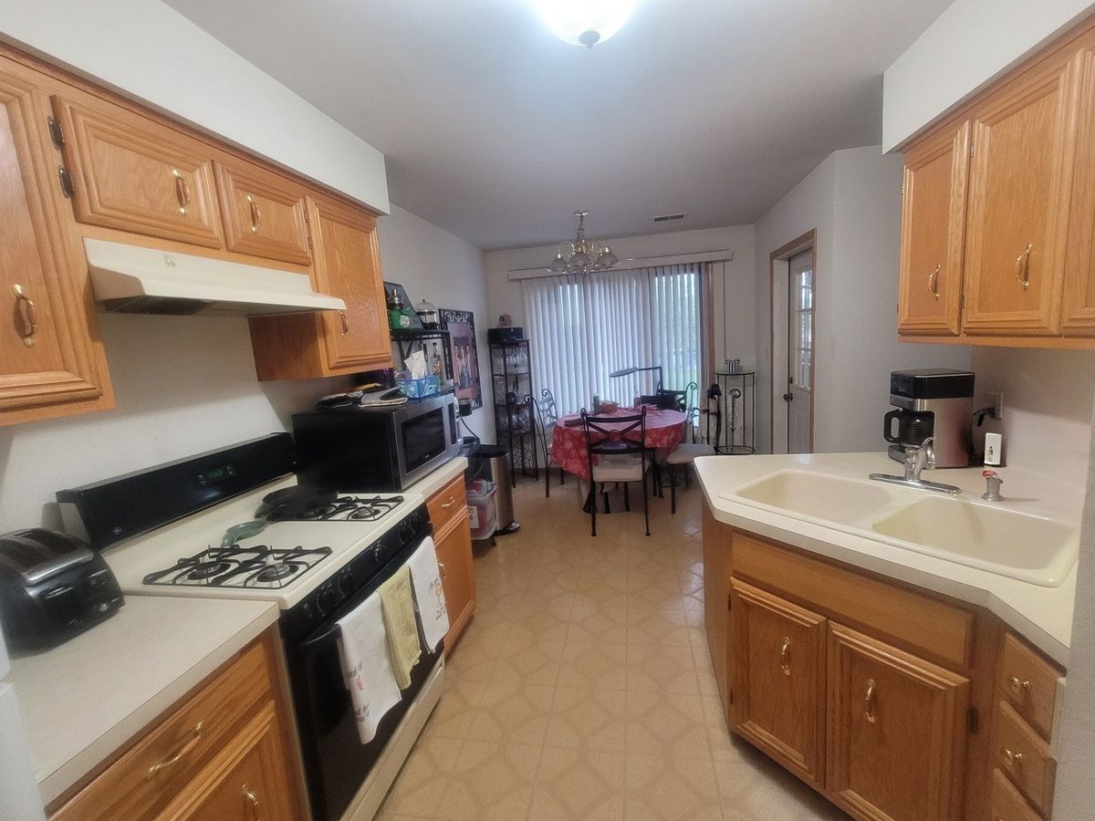 5025 139th Place #512, Crestwood, IL 60418