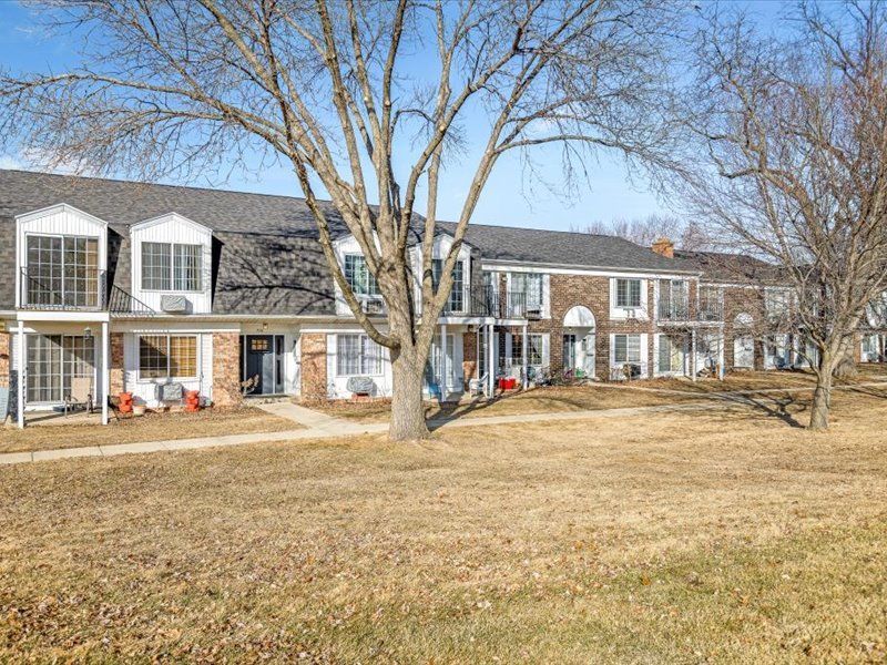 706 Kiwanis Drive #4 — Freeport, IL 61032