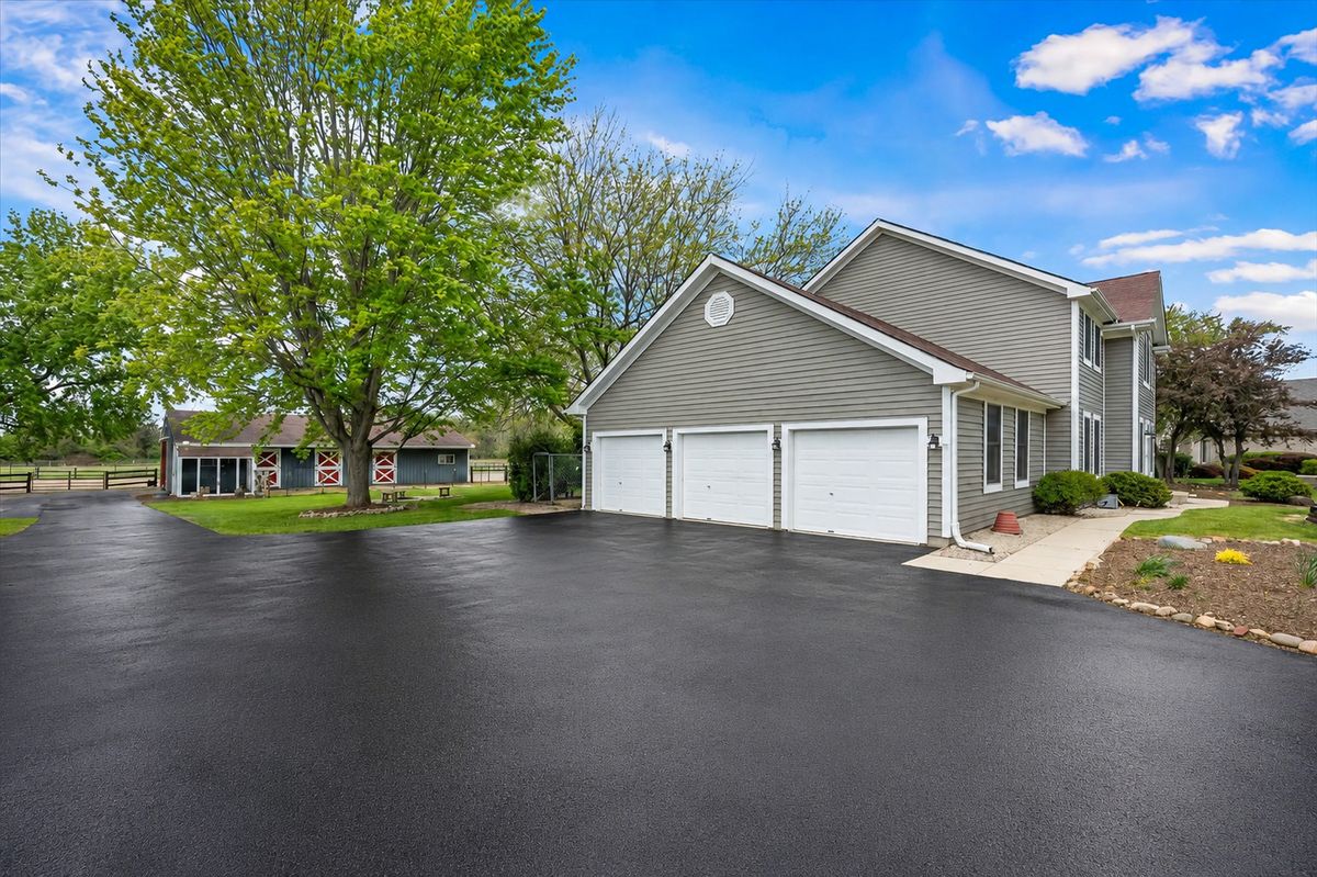 10506 Arabian Trail, Woodstock, IL 60098