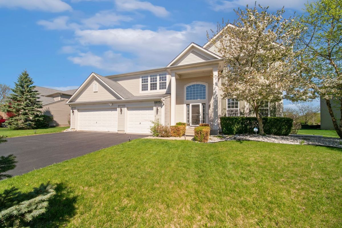 18950 W Glenhurst Drive, Lake Villa, IL 60046
