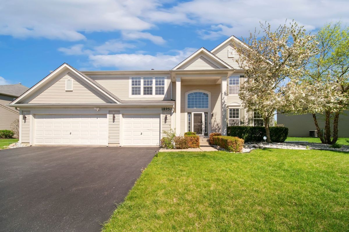 18950 Glenhurst Drive, Lake Villa, IL 60046