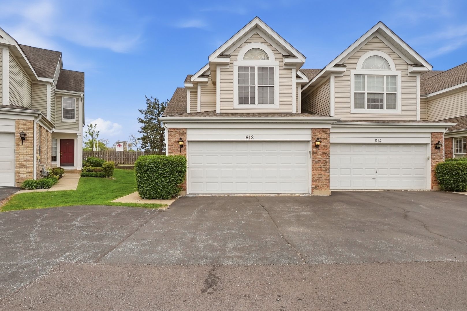 612 Citadel Drive — Westmont, IL 60559