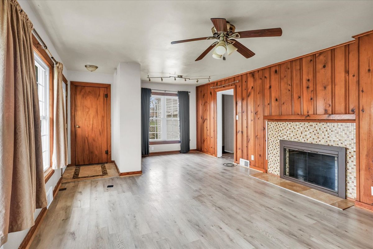 3234 E Fulton Avenue, Decatur, IL 62521