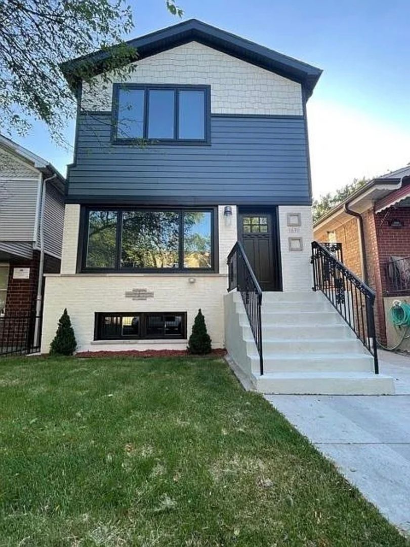 1638 N Hamlin Avenue — Chicago, IL 60647