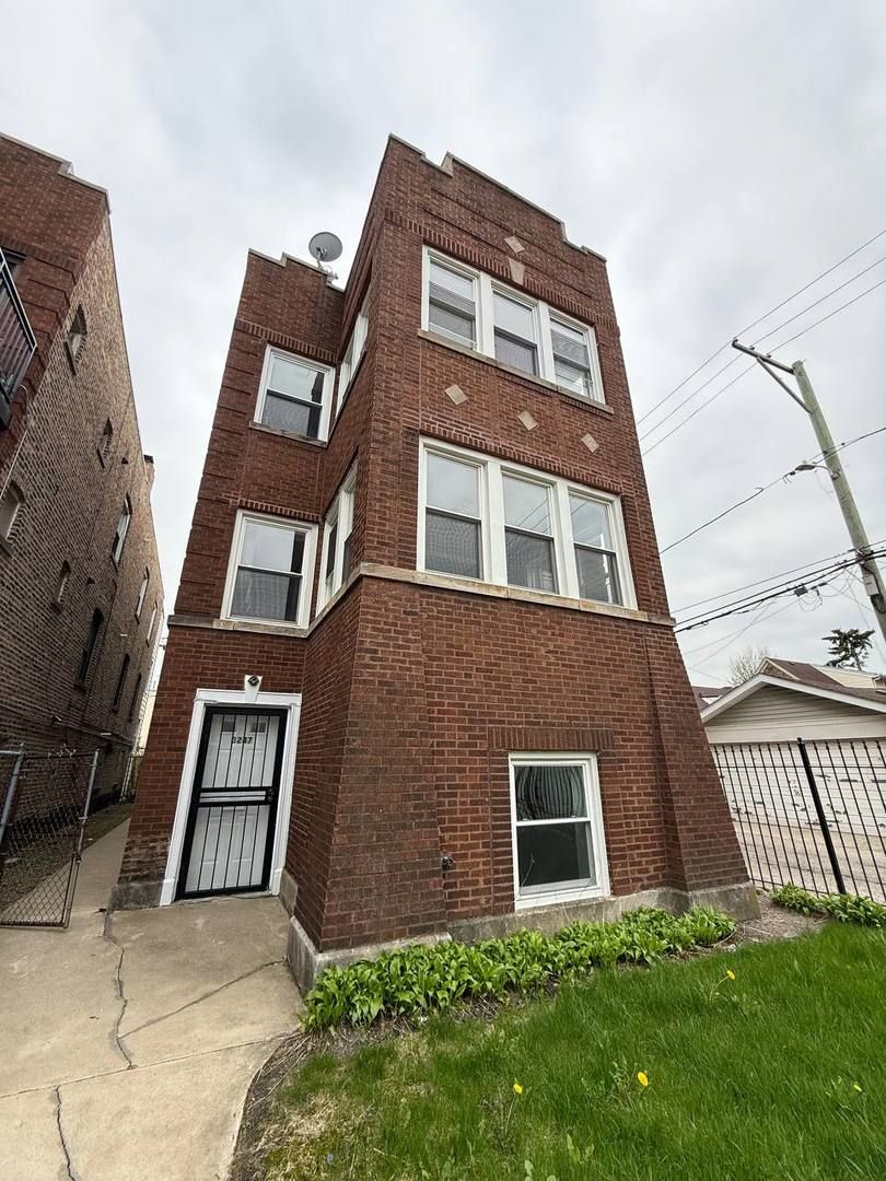 3247 W Thomas Street #GF — Chicago, IL 60651