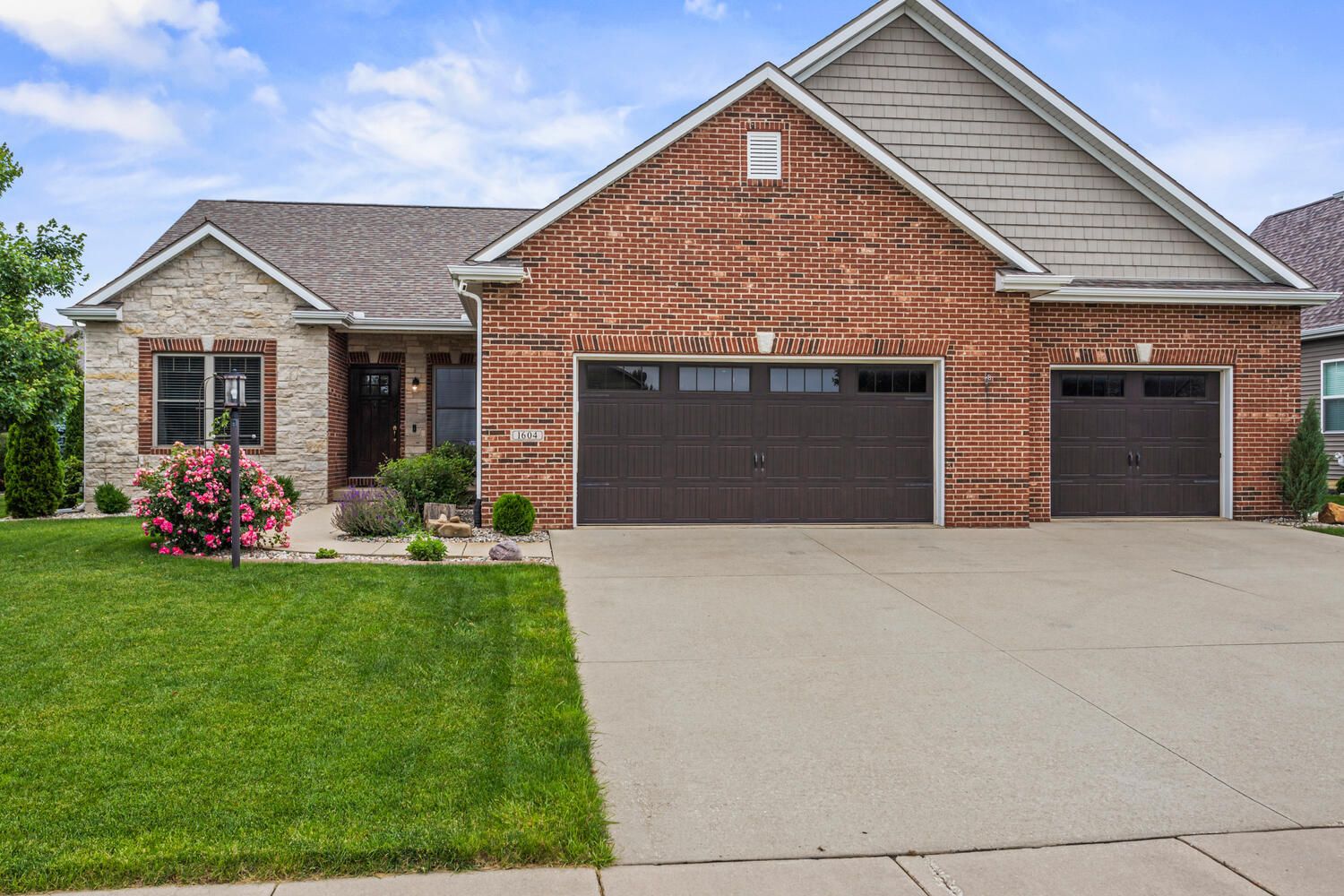 1604 Kassen Avenue — Mahomet, IL 61853