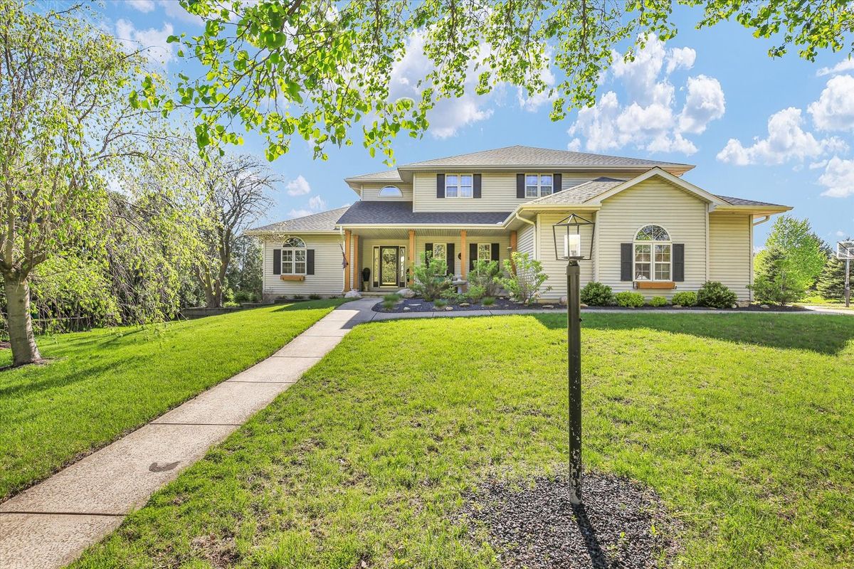 701 Kimela Drive, Mahomet, IL 61853