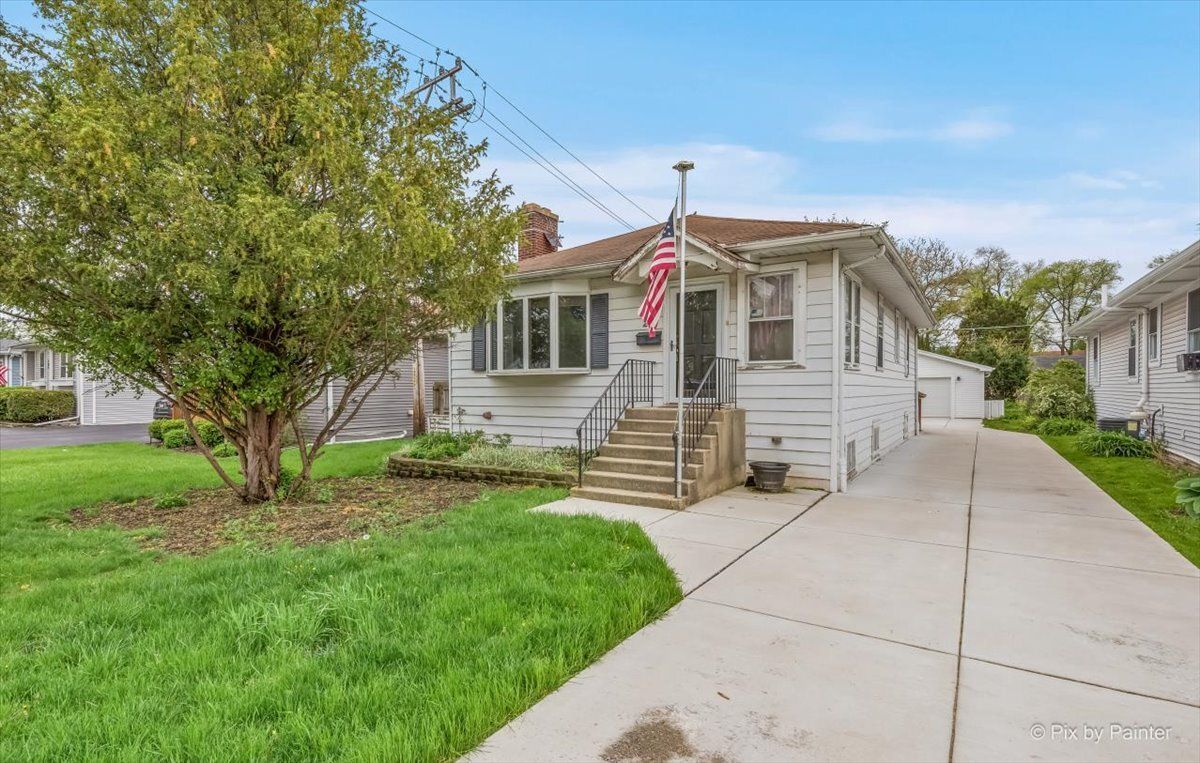 217 School Street, Villa Park, IL 60181