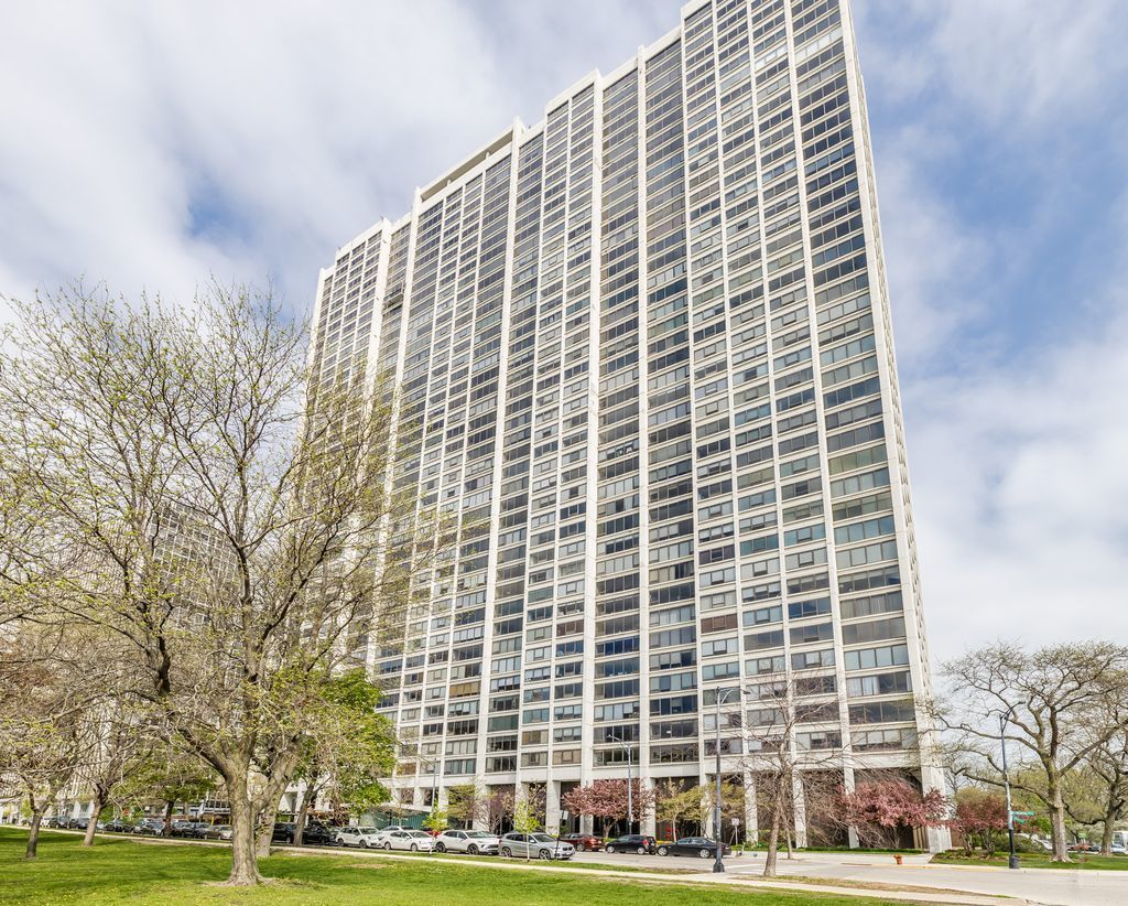 2800 N Lake Shore Drive #3814-3816 — Chicago, IL 60657