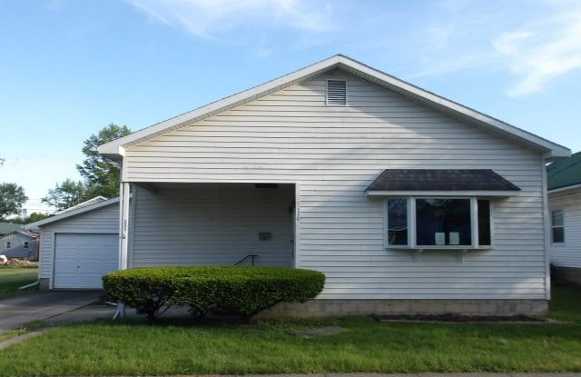 114 E 7th Street — Flora, IL 62839