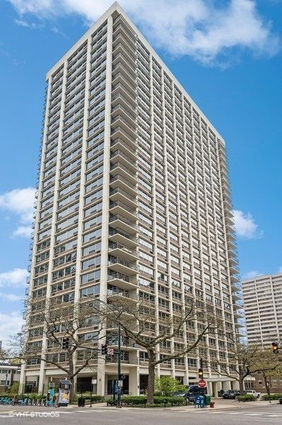 88 Schiller Street, Chicago, IL 60610