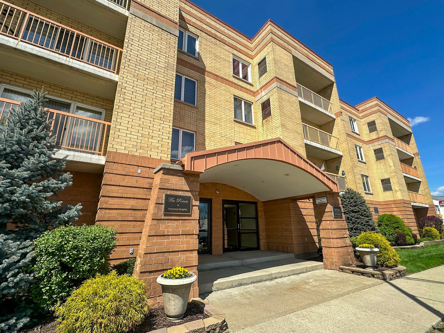 4700 N Harlem Avenue #306 — Harwood Heights, IL 60706