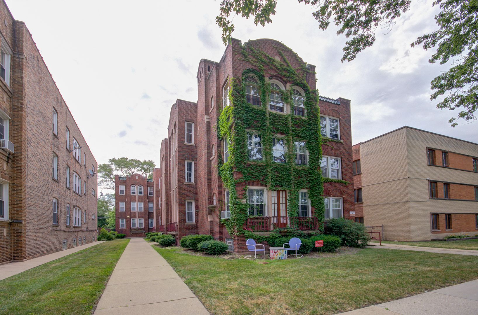 10535 S Hale Avenue #1W — Chicago, IL 60643