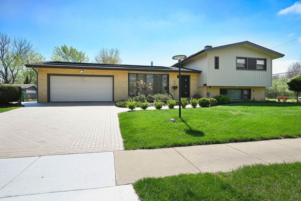 143 CIRCLE Avenue, Bloomingdale, IL 60108