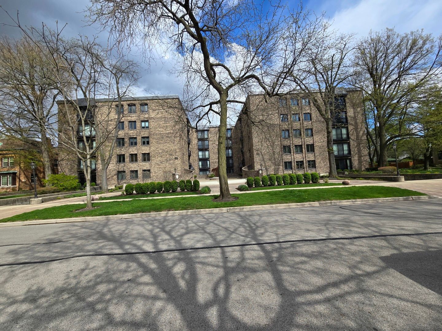 1005 Bonnie Brae Place #5F — River Forest, IL 60305