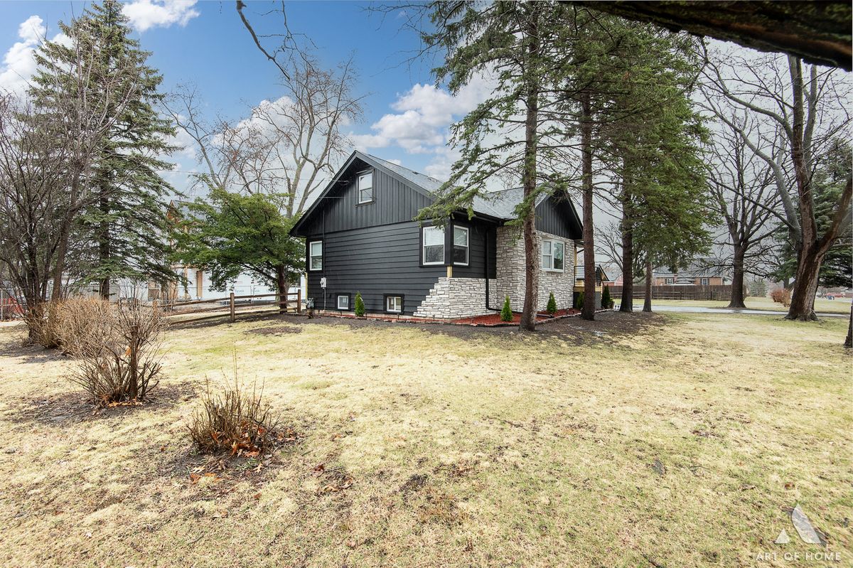 8459 S 85th Court, Hickory Hills, IL 60457