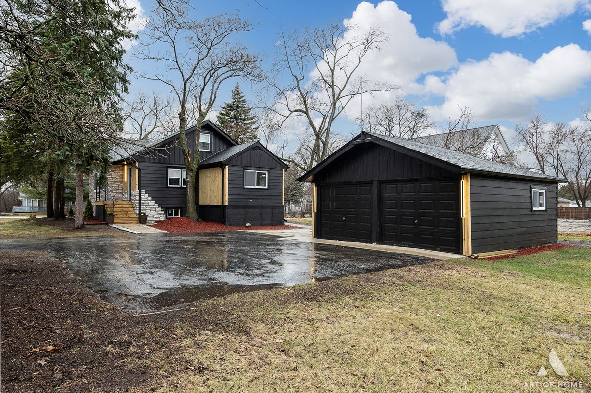 8459 S 85th Court, Hickory Hills, IL 60457