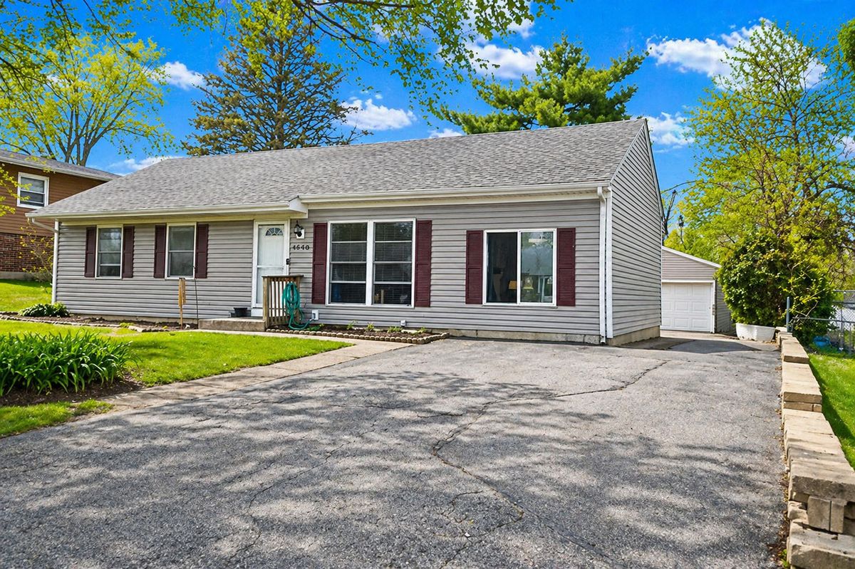 3204 Hunter Path Street, McHenry, IL 60050