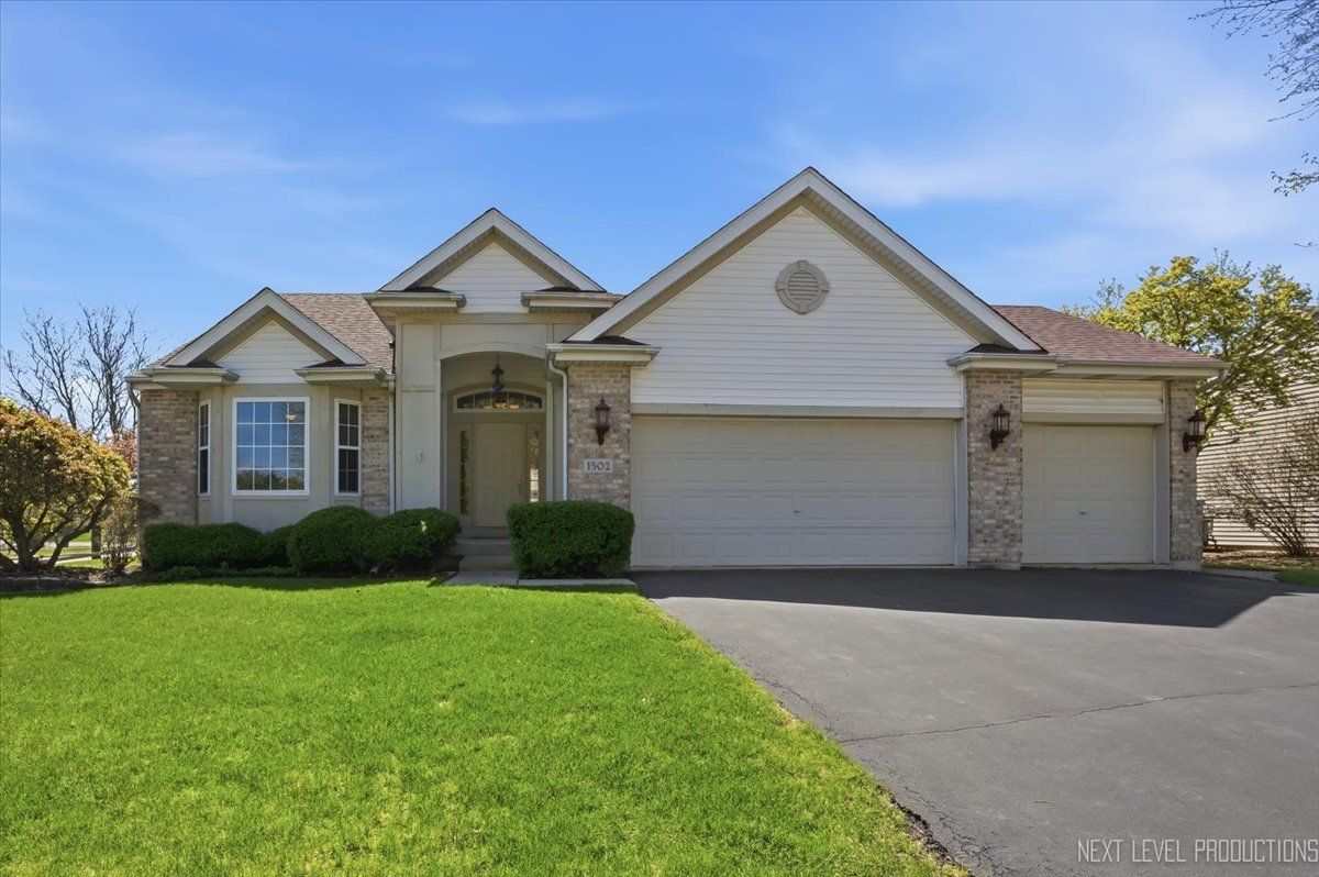 1502 Hartsburg Lane — North Aurora, IL 60542