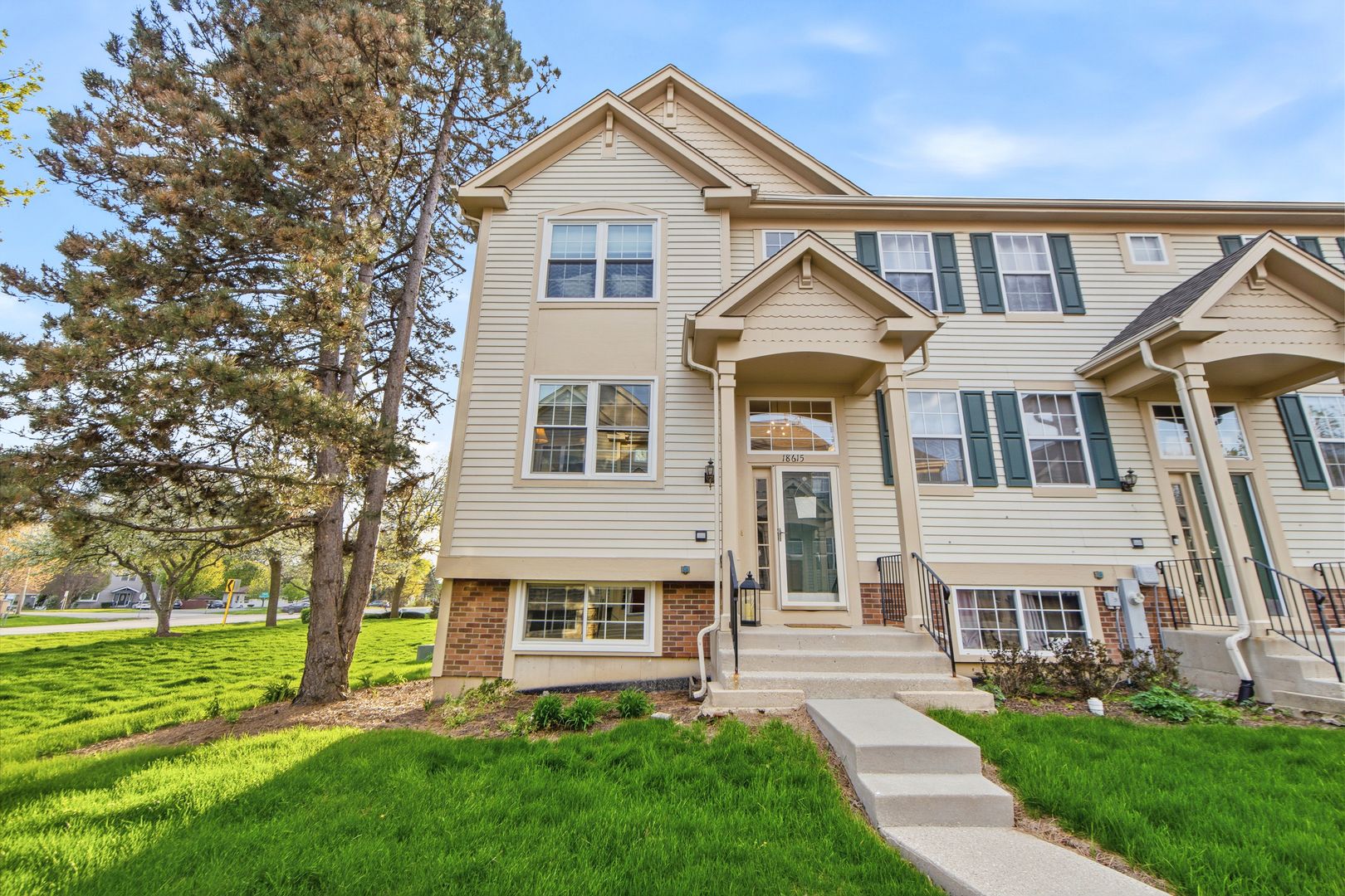 18615 W Sterling Court W #18615 — Grayslake, IL 60030